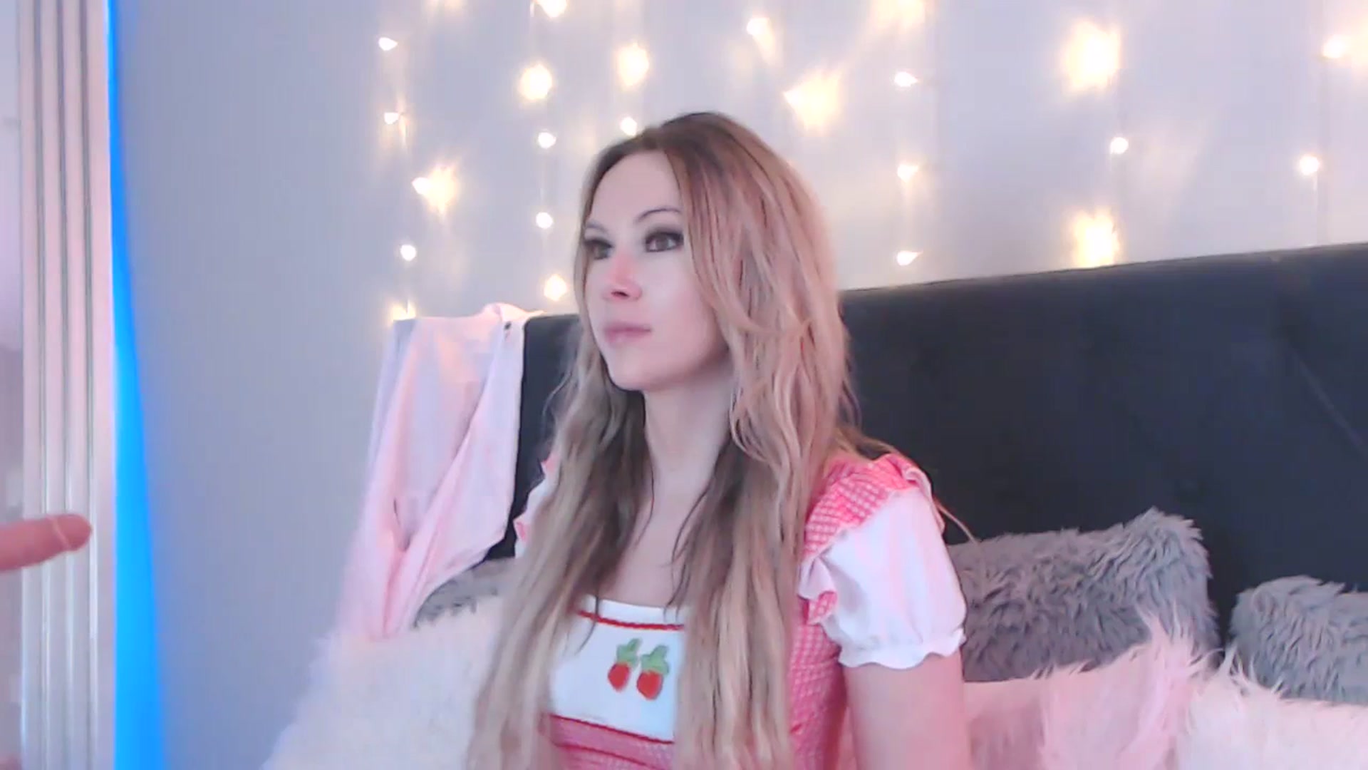 Gallery image thumbnail from AmbriTaylor's myfreecams stream on, 08/23/2023, 18:22 image 14 of 20