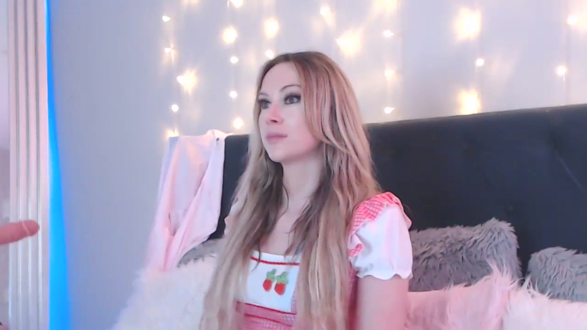 Gallery image thumbnail from AmbriTaylor's myfreecams stream on, 08/23/2023, 18:22 image 7 of 20