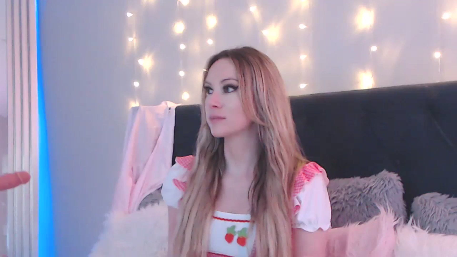 Gallery image thumbnail from AmbriTaylor's myfreecams stream on, 08/23/2023, 18:22 image 19 of 20