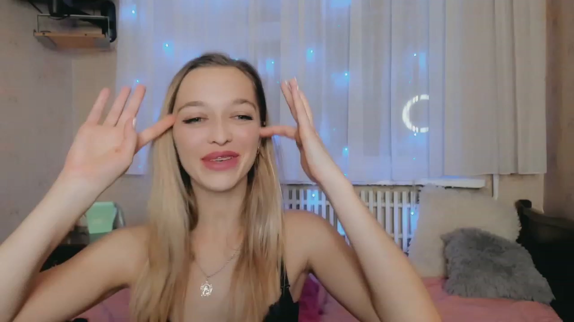 Gallery image thumbnail from Ambri_Lili's myfreecams stream on, 11/16/2022, 19:24 image 8 of 20