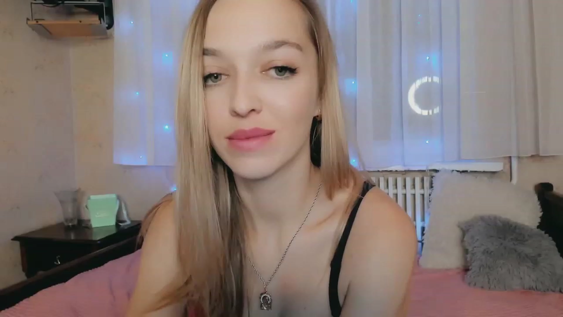 Gallery image thumbnail from Ambri_Lili's myfreecams stream on, 11/16/2022, 19:24 image 20 of 20
