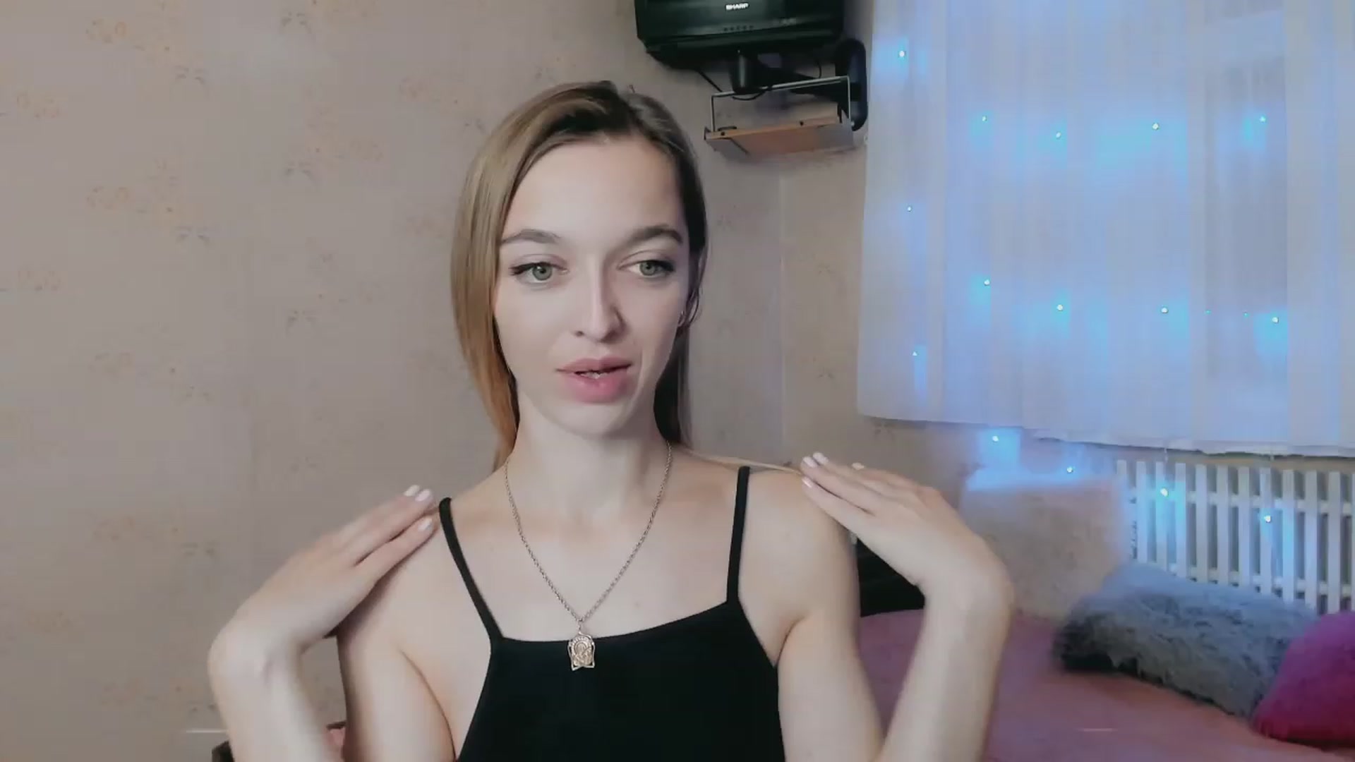 Gallery image thumbnail from Ambri_Lili's myfreecams stream on, 11/18/2022, 04:41 image 17 of 20