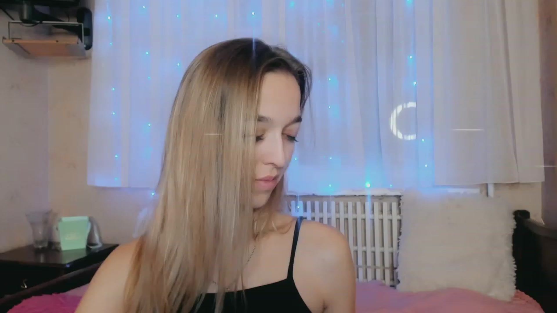 Gallery image thumbnail from Ambri_Lili's myfreecams stream on, 11/18/2022, 06:49 image 16 of 20