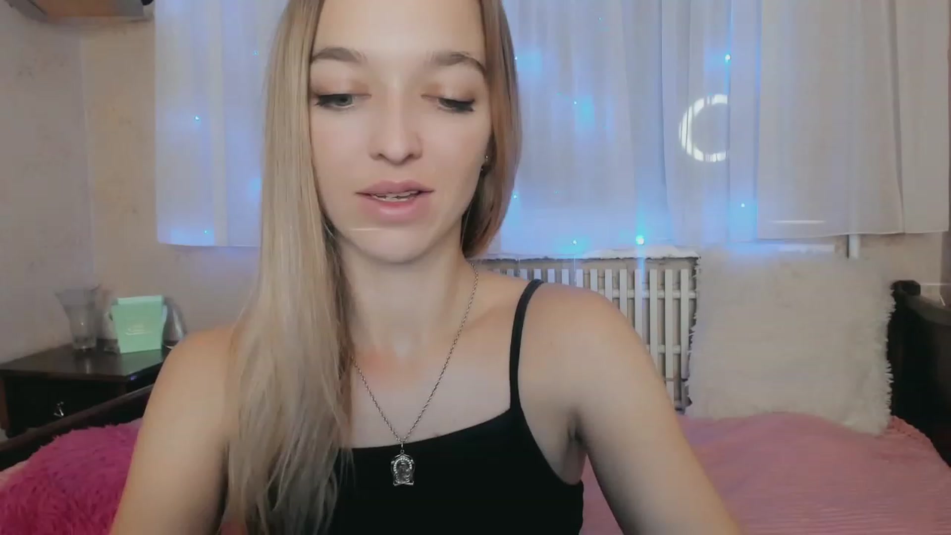 Gallery image thumbnail from Ambri_Lili's myfreecams stream on, 11/18/2022, 06:49 image 17 of 20