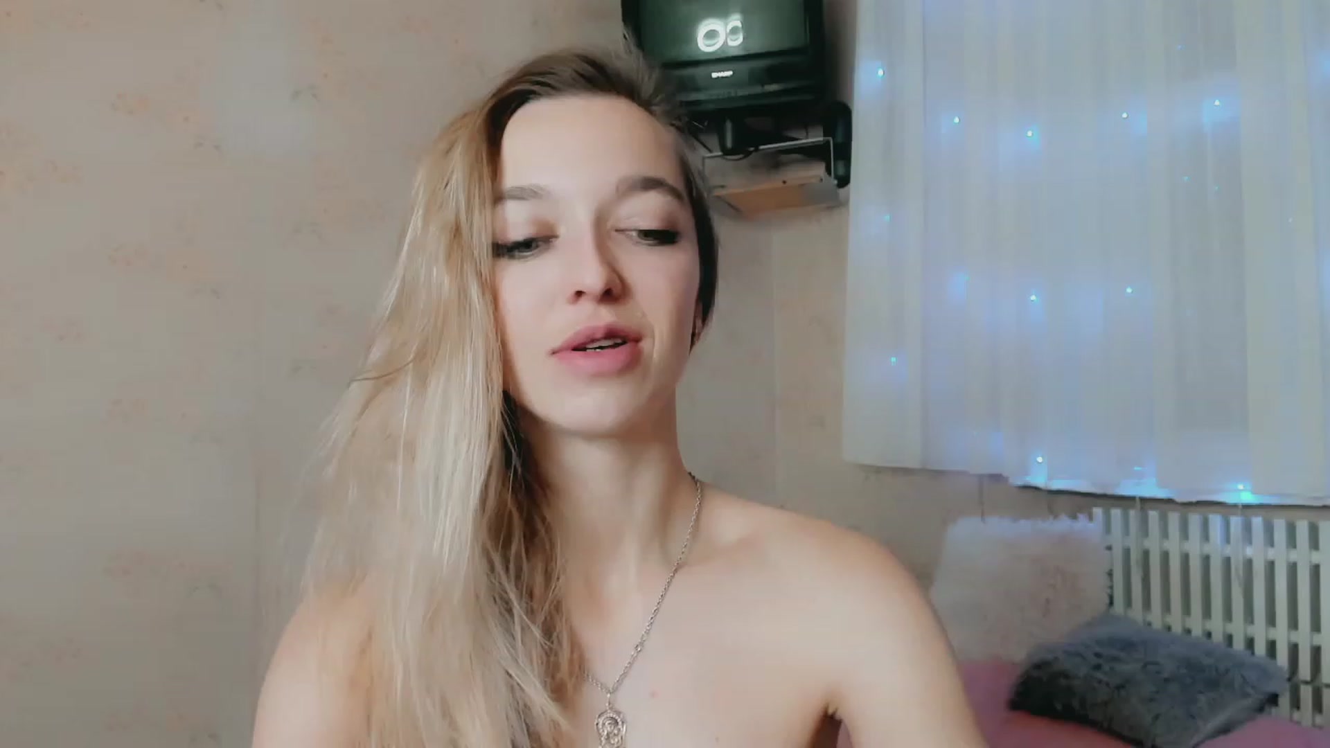 Gallery image thumbnail from Ambri_Lili's myfreecams stream on, 11/19/2022, 04:46 image 10 of 20