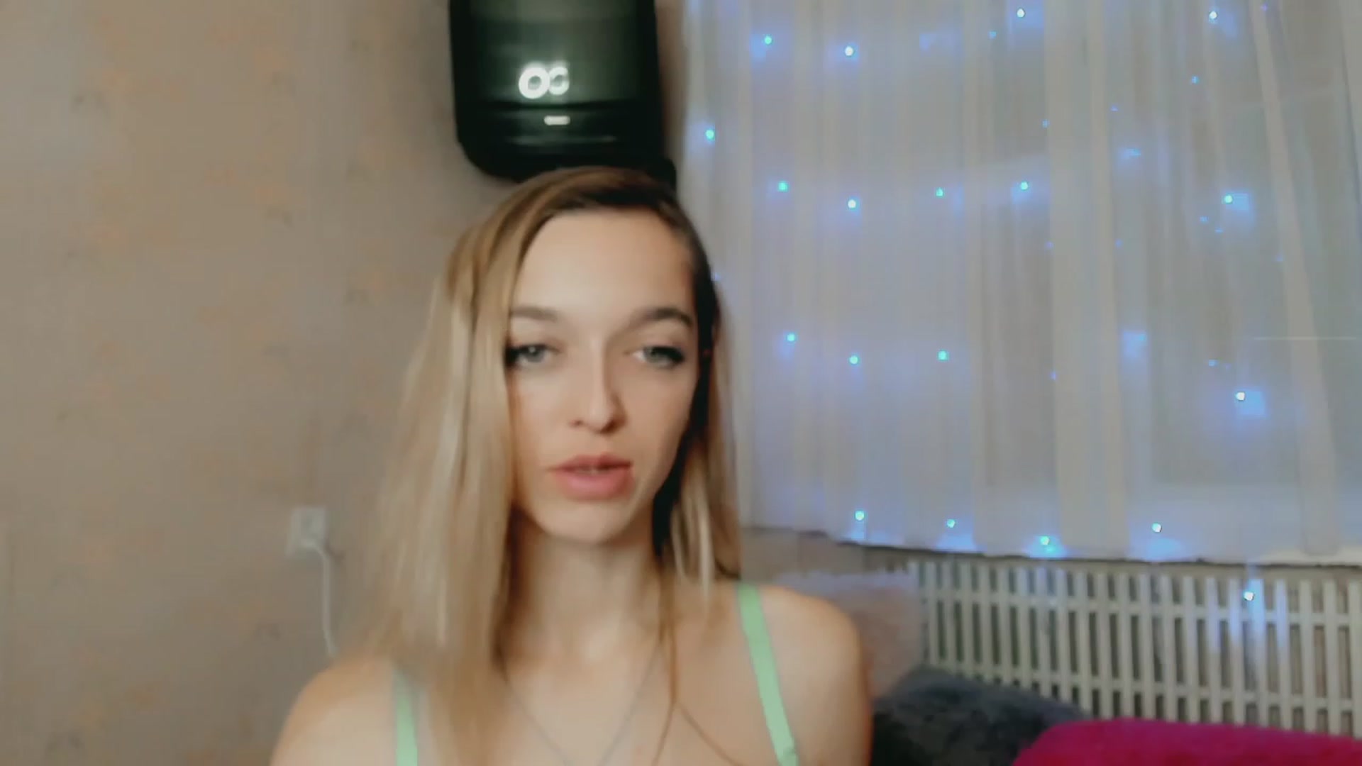 Gallery image thumbnail from Ambri_Lili's myfreecams stream on, 11/19/2022, 06:57 image 18 of 20
