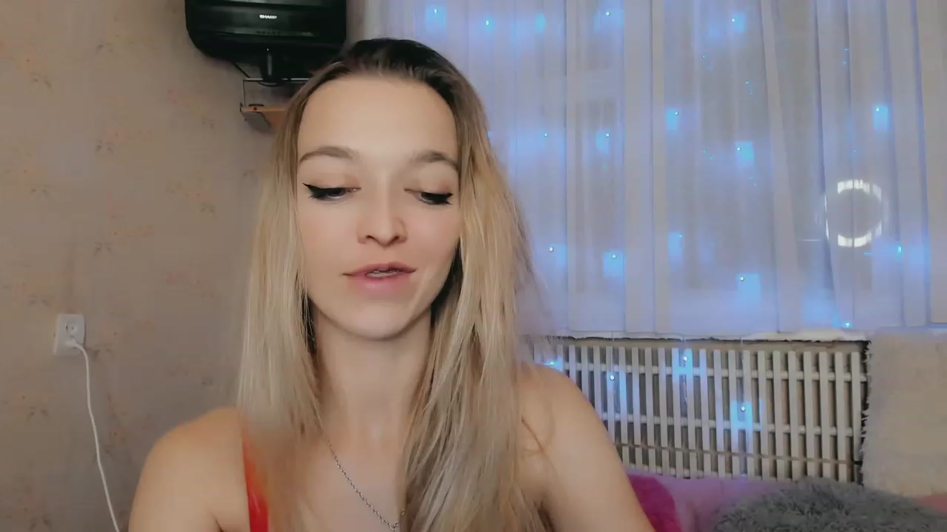 Gallery image thumbnail from Ambri_Lili's myfreecams stream on, 11/19/2022, 18:46 image 20 of 20