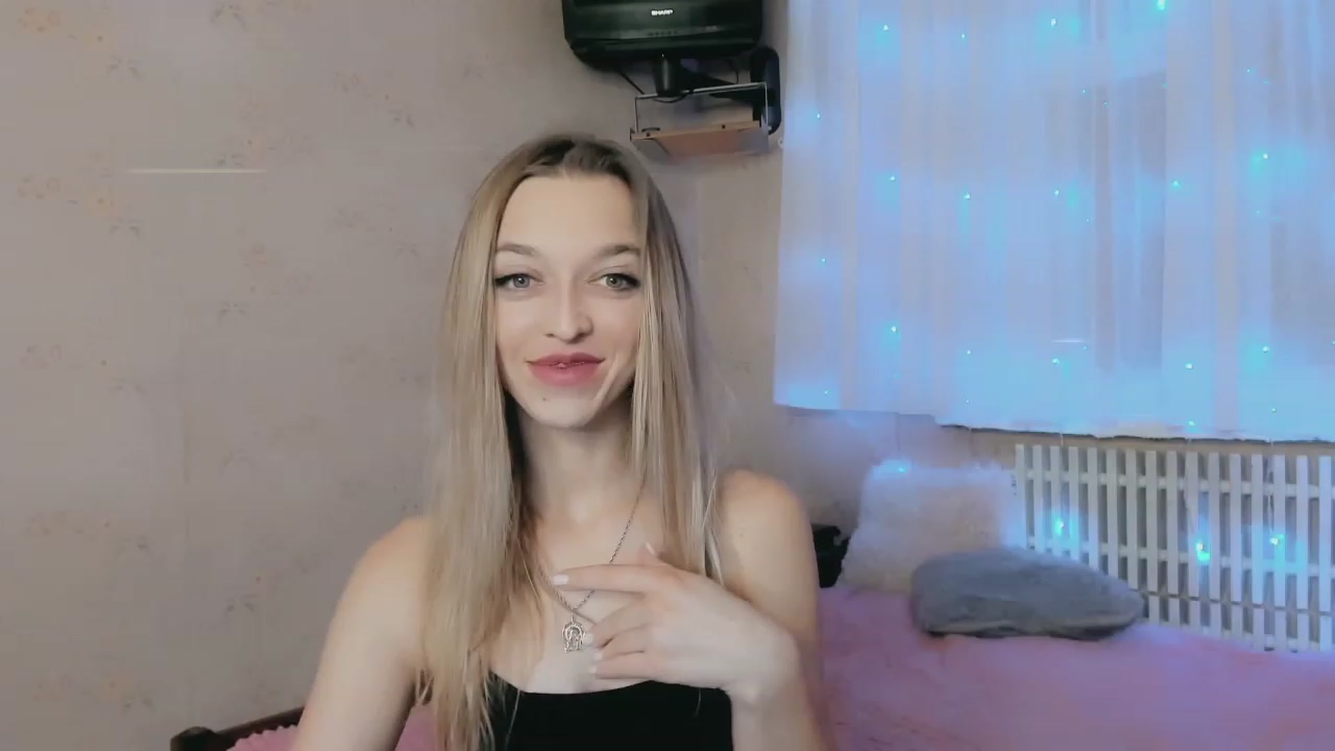 Gallery image thumbnail from Ambri_Lili's myfreecams stream on, 11/20/2022, 17:38 image 16 of 20