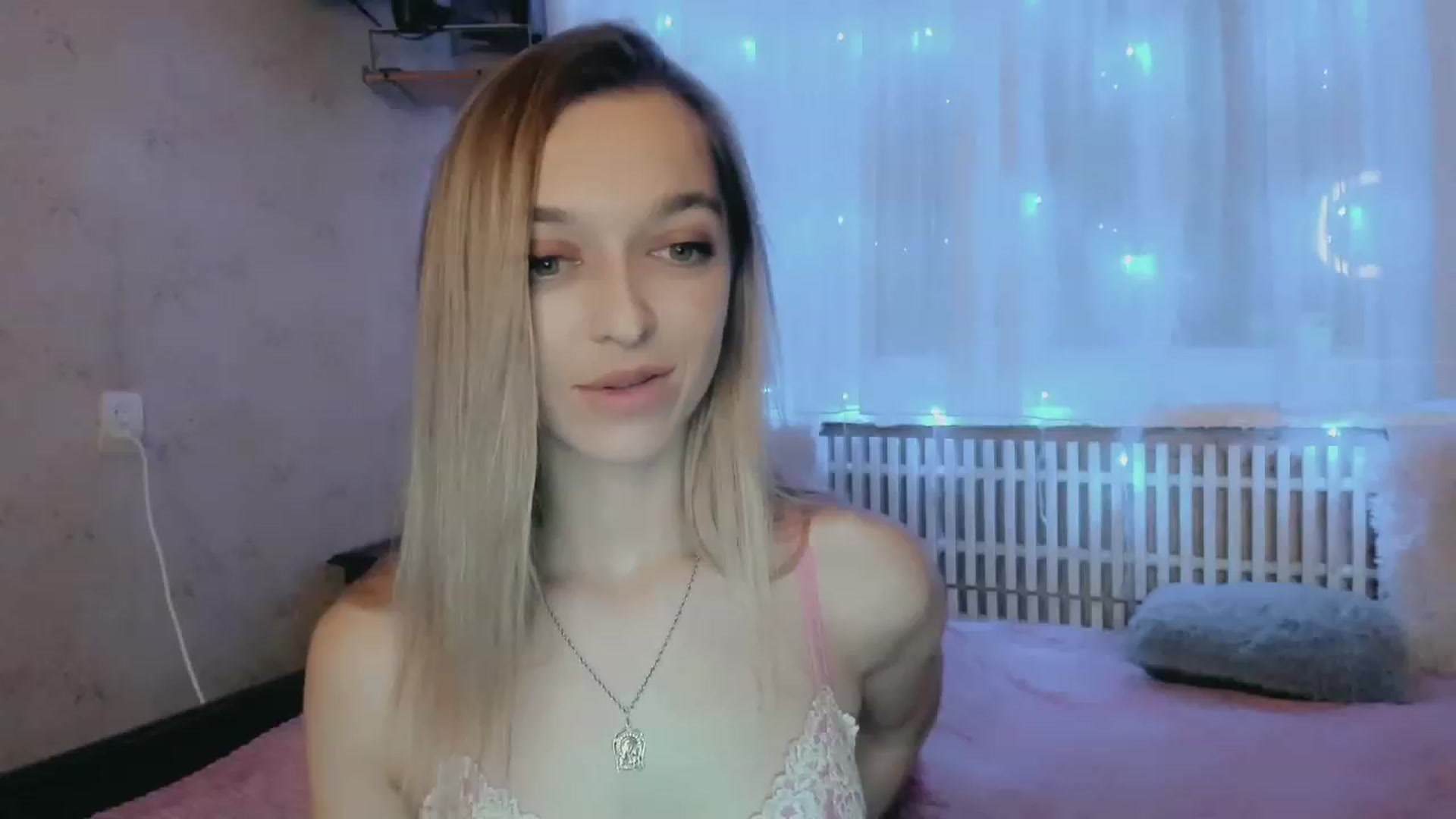 Gallery image thumbnail from Ambri_Lili's myfreecams stream on, 11/24/2022, 18:47 image 18 of 20