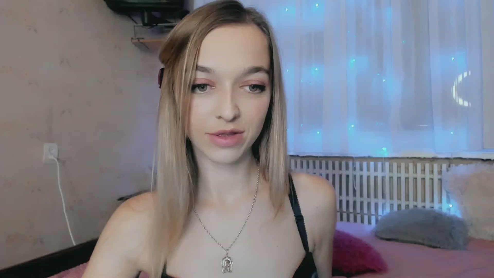 Gallery image thumbnail from Ambri_Lili's myfreecams stream on, 11/25/2022, 18:29 image 6 of 20
