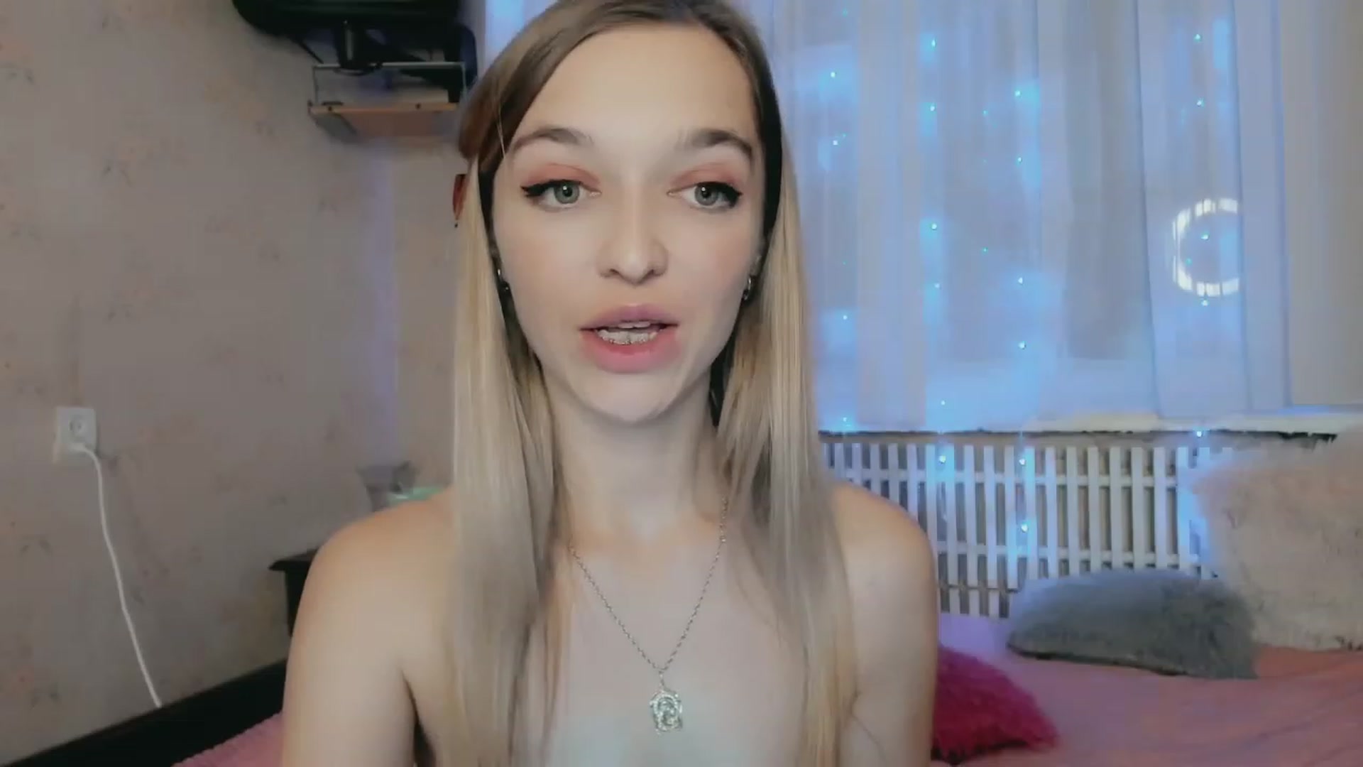 Gallery image thumbnail from Ambri_Lili's myfreecams stream on, 11/25/2022, 18:29 image 20 of 20