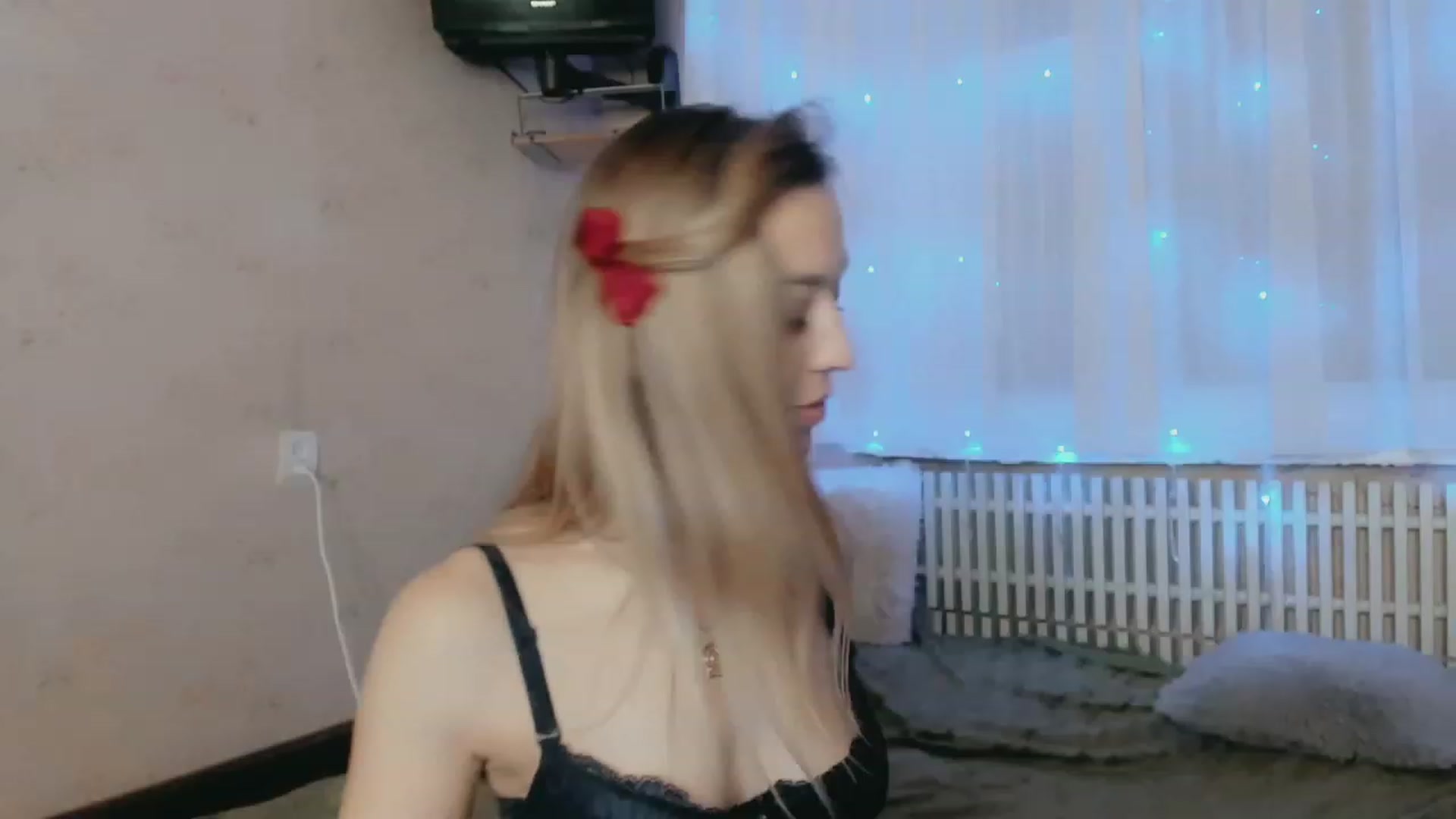 Gallery image thumbnail from Ambri_Lili's myfreecams stream on, 11/27/2022, 05:48 image 8 of 20
