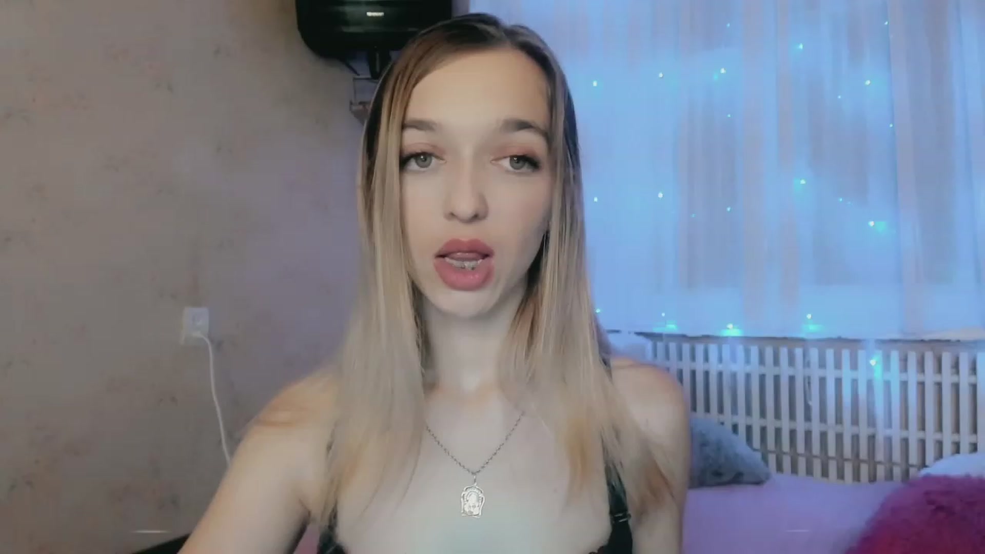 Gallery image thumbnail from Ambri_Lili's myfreecams stream on, 11/28/2022, 05:12 image 14 of 20