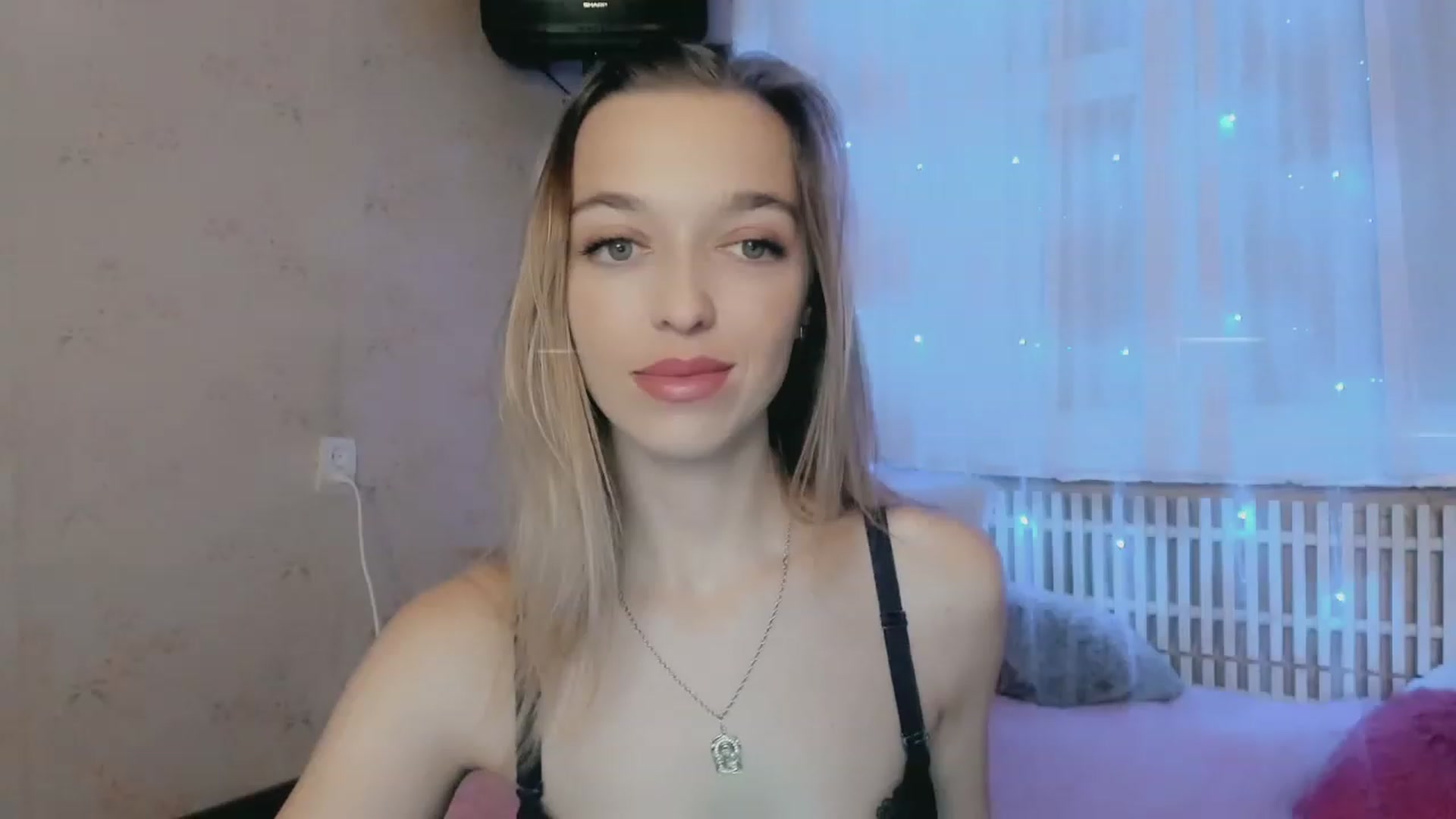 Gallery image thumbnail from Ambri_Lili's myfreecams stream on, 11/28/2022, 05:12 image 9 of 20