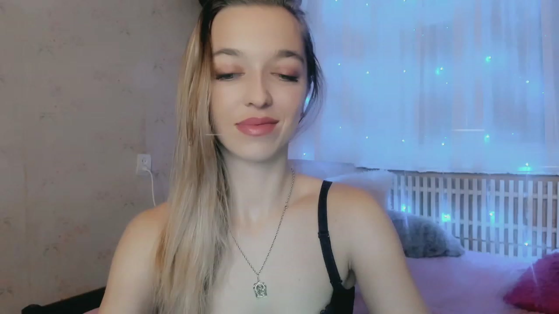 Gallery image thumbnail from Ambri_Lili's myfreecams stream on, 11/28/2022, 05:12 image 2 of 20