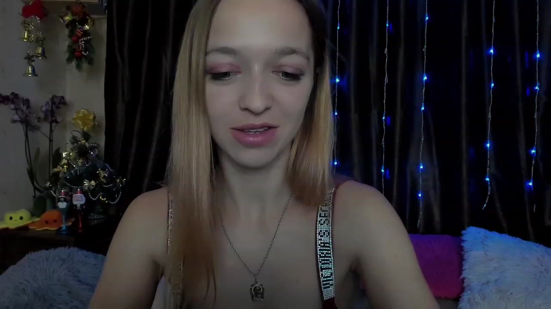 Gallery image thumbnail from Ambri_Lili's myfreecams stream on, 12/25/2022, 19:03 image 9 of 20