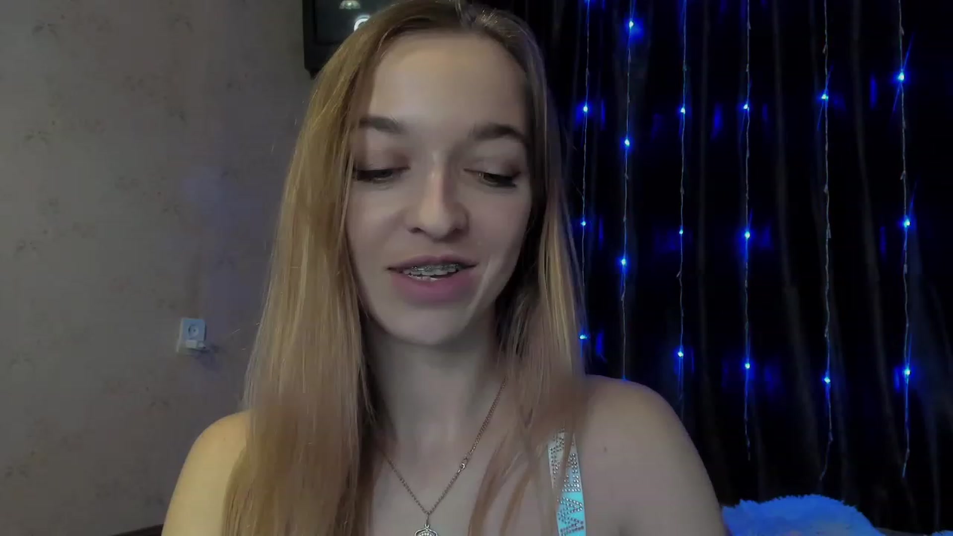 Gallery image thumbnail from Ambri_Lili's myfreecams stream on, 01/01/2023, 20:14 image 1 of 20