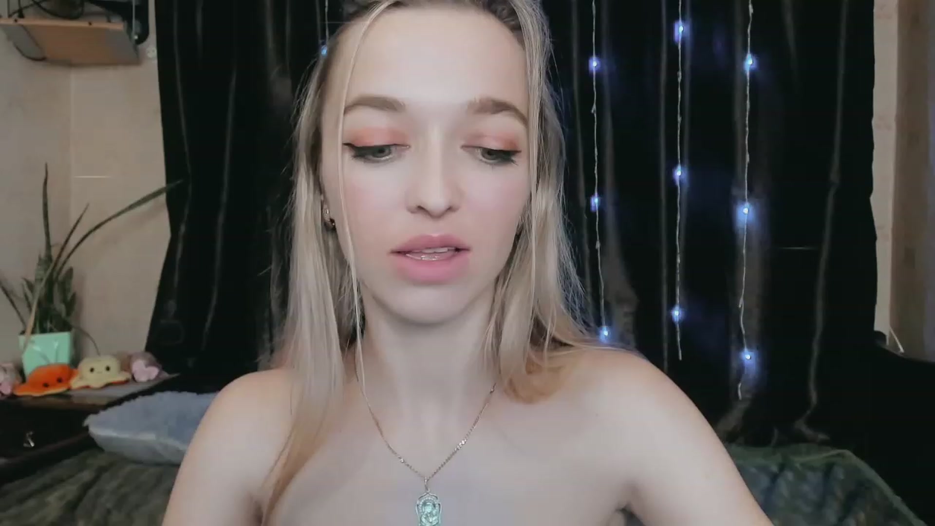 Gallery image thumbnail from Ambri_Lili's myfreecams stream on, 03/11/2023, 18:51 image 13 of 20