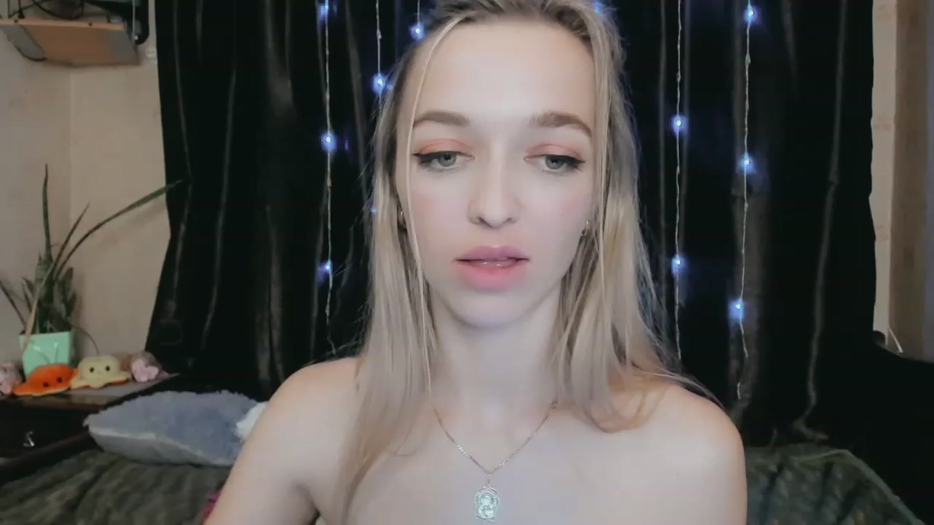 Gallery image thumbnail from Ambri_Lili's myfreecams stream on, 03/11/2023, 18:51 image 18 of 20