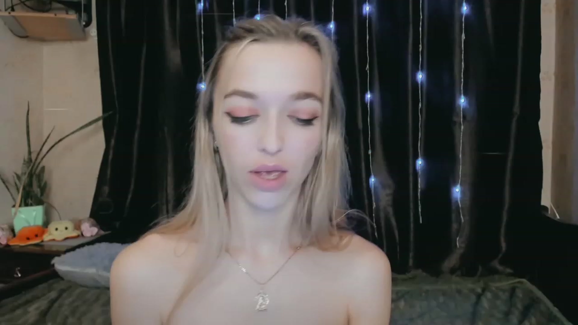 Gallery image thumbnail from Ambri_Lili's myfreecams stream on, 03/11/2023, 18:51 image 9 of 20