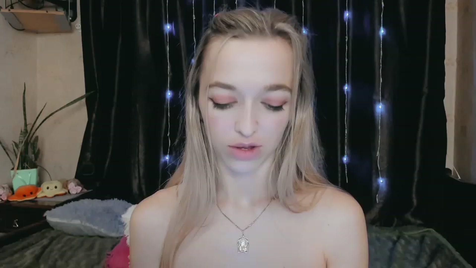 Gallery image thumbnail from Ambri_Lili's myfreecams stream on, 03/11/2023, 18:51 image 17 of 20