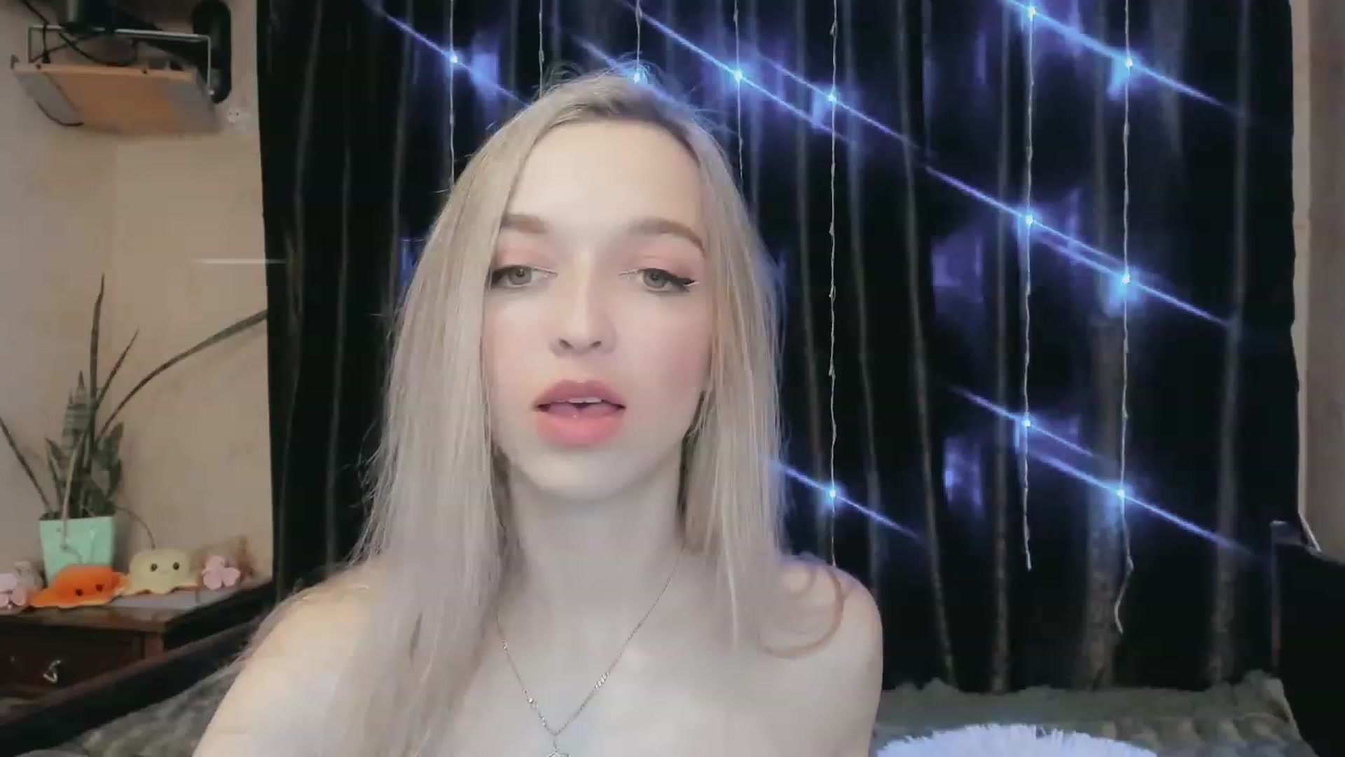 Gallery image thumbnail from Ambri_Lili's myfreecams stream on, 03/17/2023, 17:38 image 1 of 20