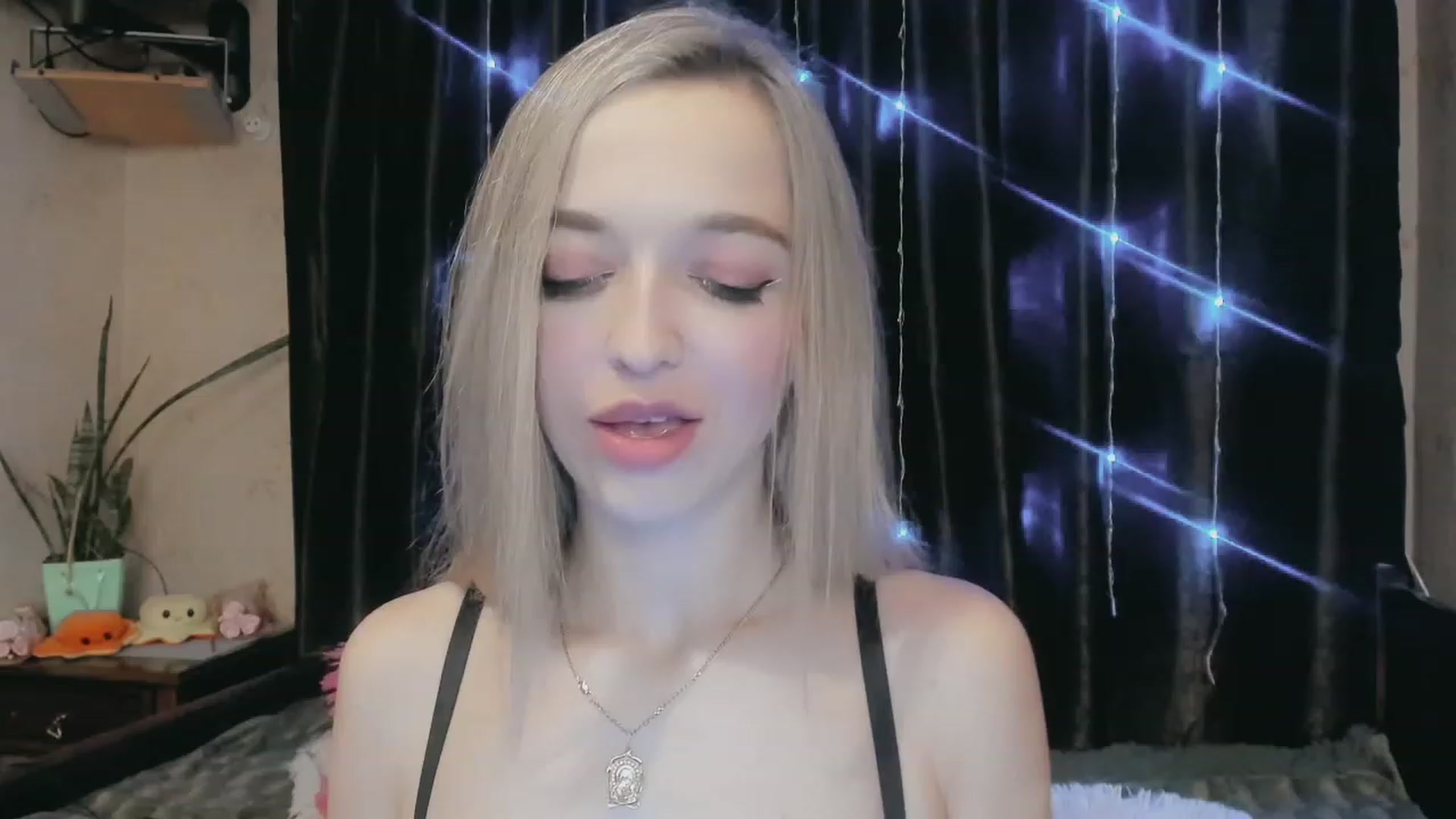 Gallery image thumbnail from Ambri_Lili's myfreecams stream on, 03/17/2023, 17:38 image 8 of 20