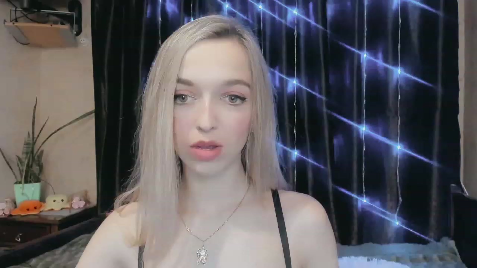 Gallery image thumbnail from Ambri_Lili's myfreecams stream on, 03/17/2023, 17:38 image 7 of 20