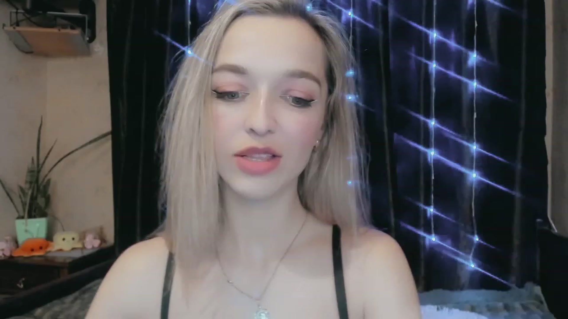 Gallery image thumbnail from Ambri_Lili's myfreecams stream on, 03/17/2023, 17:38 image 9 of 20
