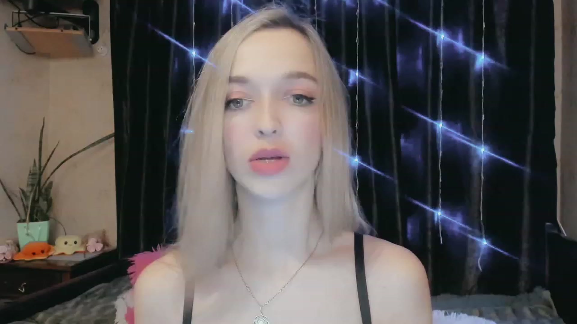 Gallery image thumbnail from Ambri_Lili's myfreecams stream on, 03/17/2023, 17:38 image 6 of 20