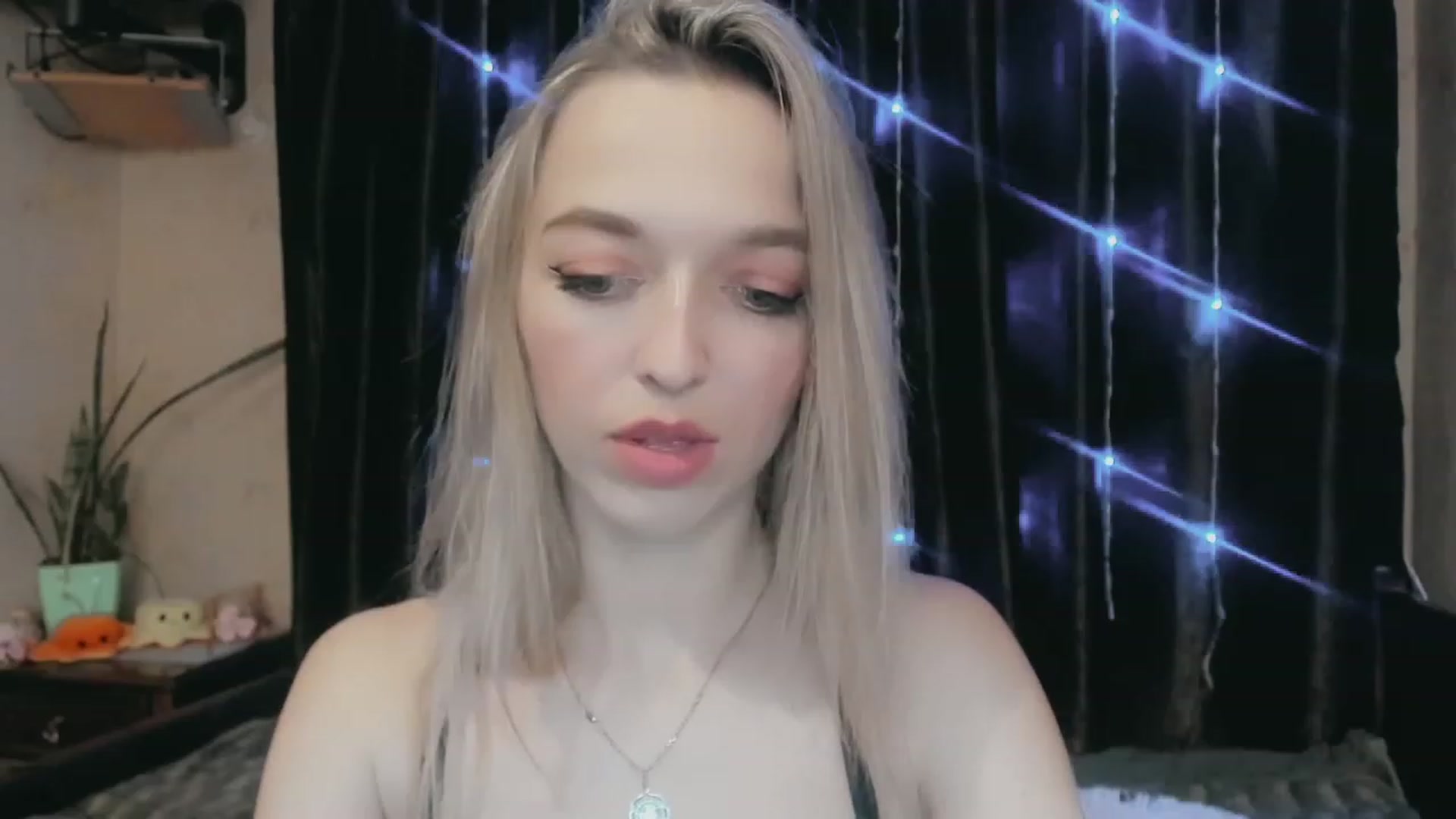 Gallery image thumbnail from Ambri_Lili's myfreecams stream on, 03/17/2023, 17:38 image 10 of 20