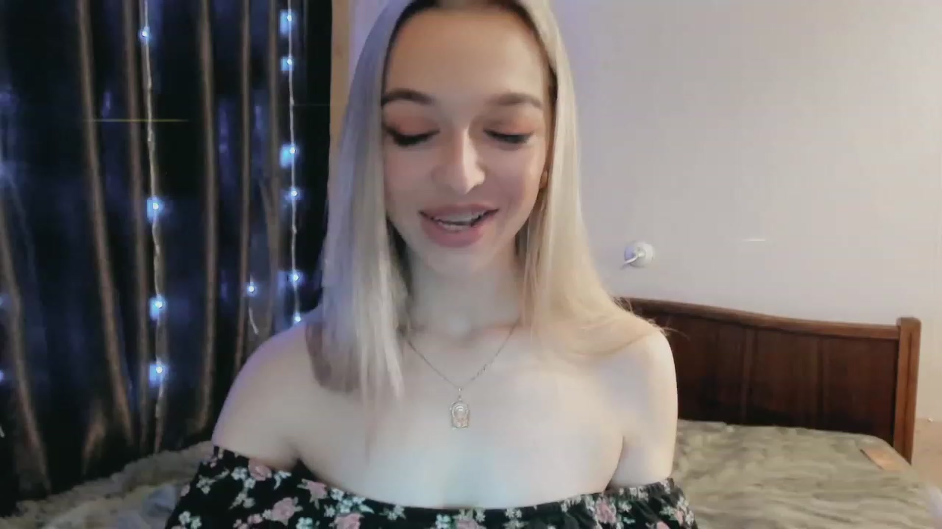 Gallery image thumbnail from Ambri_Lili's myfreecams stream on, 03/20/2023, 07:20 image 17 of 20