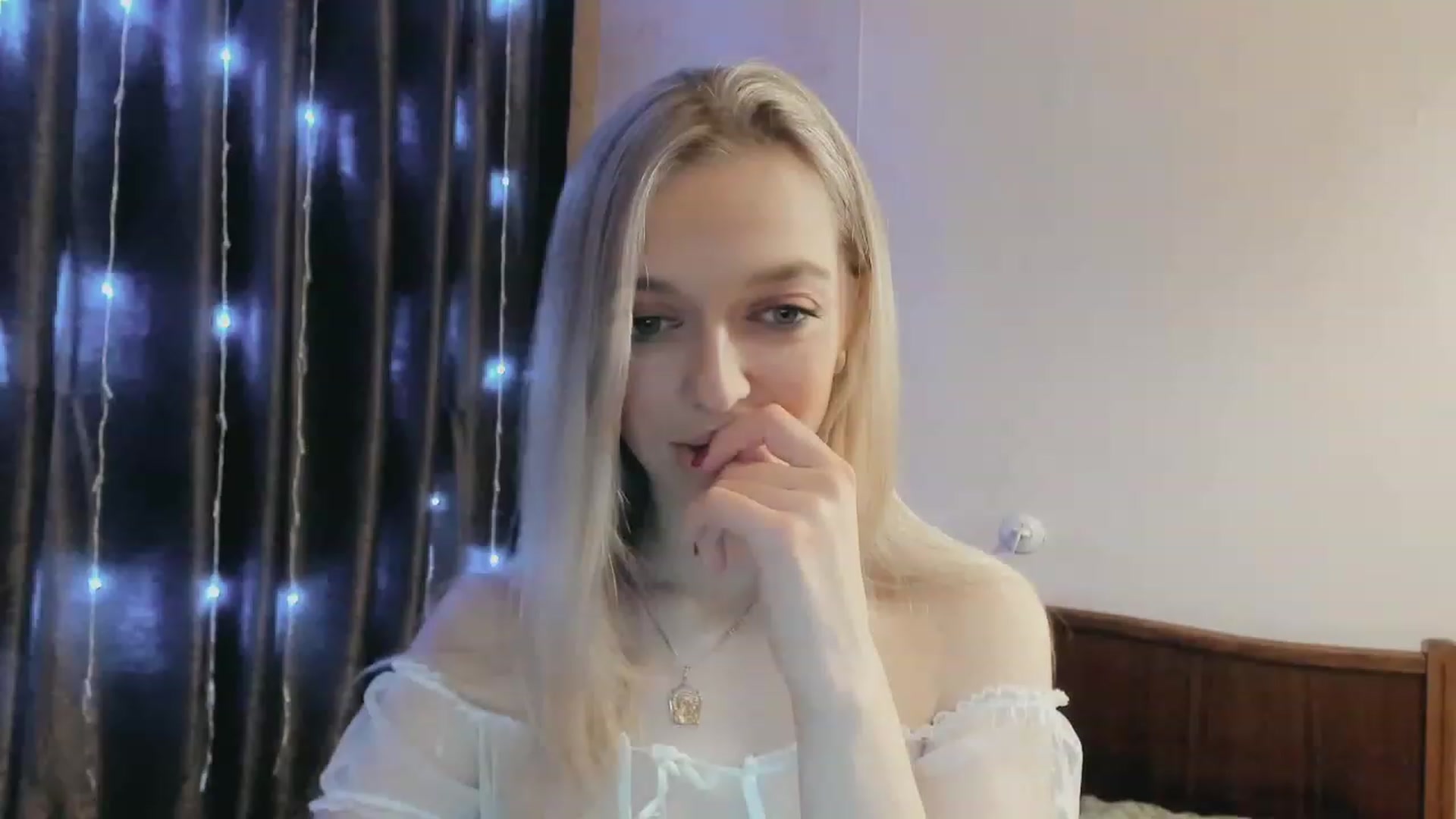 Gallery image thumbnail from Ambri_Lili's myfreecams stream on, 03/26/2023, 17:01 image 17 of 20