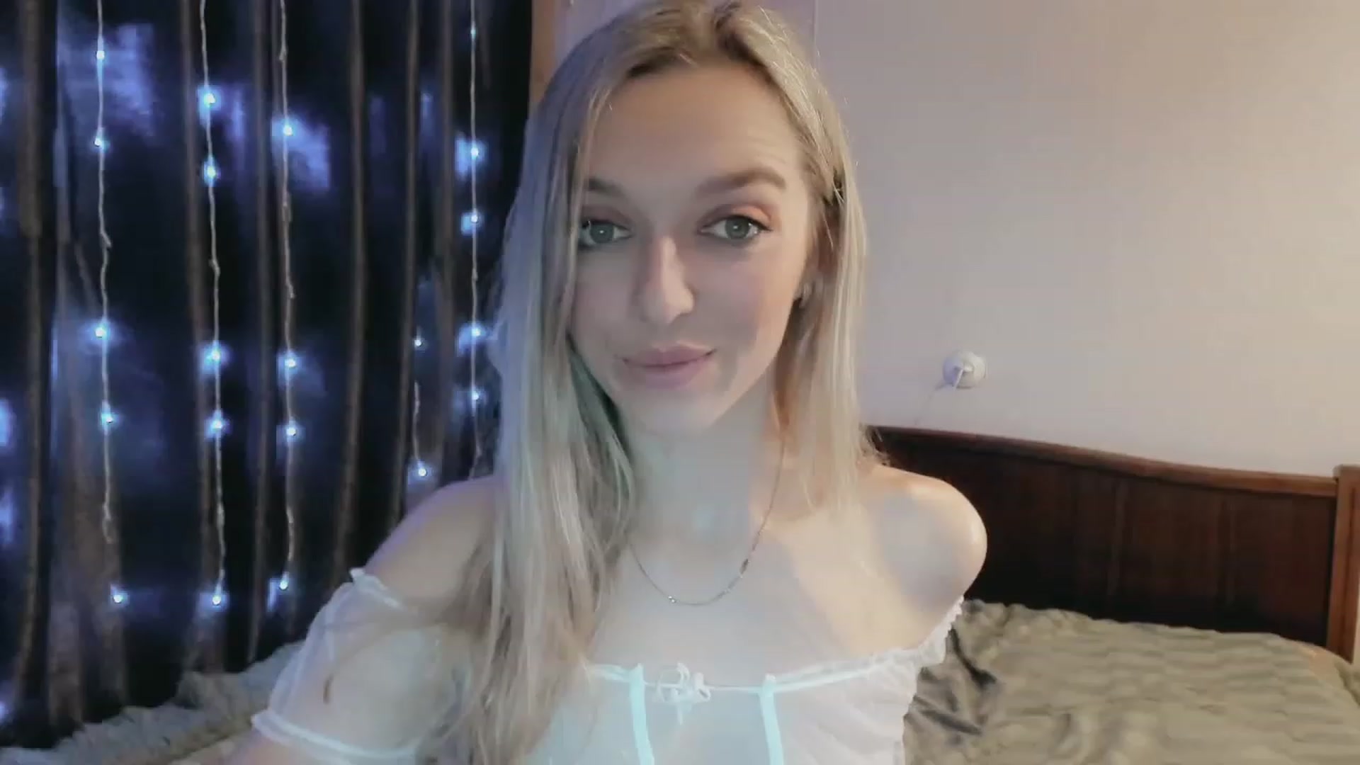 Gallery image thumbnail from Ambri_Lili's myfreecams stream on, 03/26/2023, 17:01 image 6 of 20