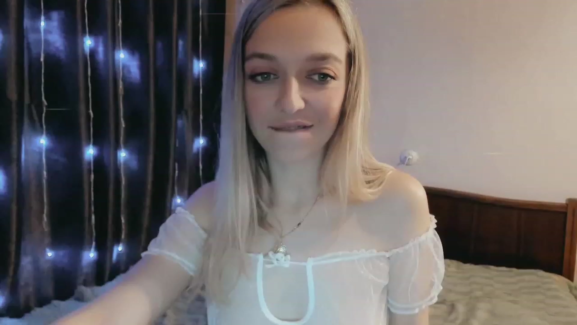 Gallery image thumbnail from Ambri_Lili's myfreecams stream on, 03/26/2023, 17:01 image 13 of 20