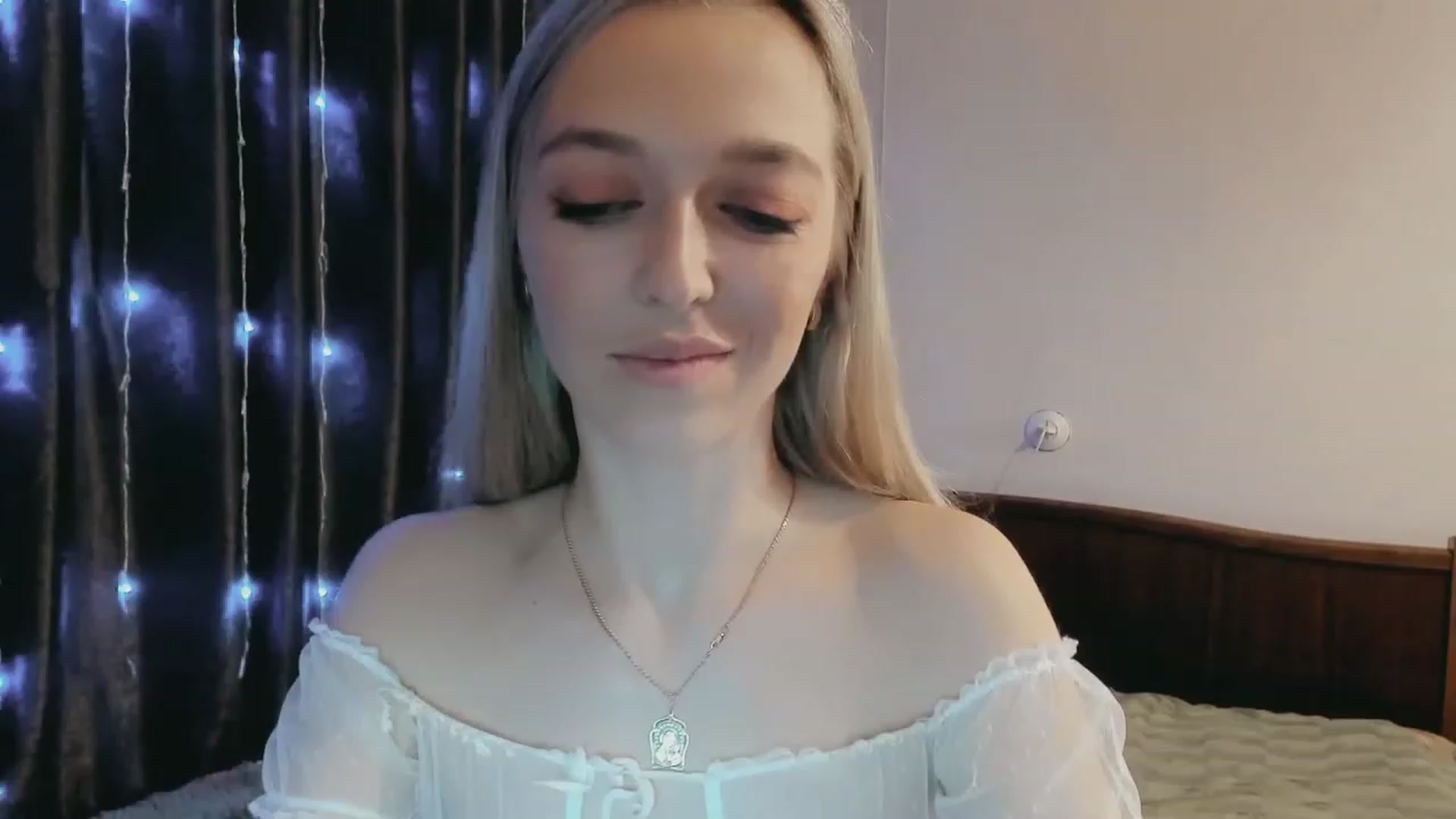 Gallery image thumbnail from Ambri_Lili's myfreecams stream on, 03/26/2023, 18:12 image 8 of 20