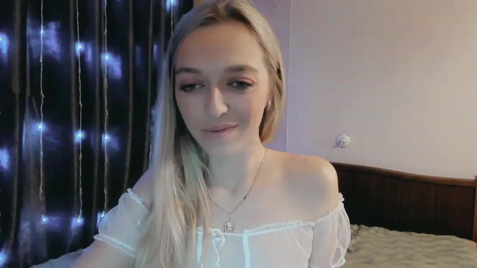 Gallery image thumbnail from Ambri_Lili's myfreecams stream on, 03/26/2023, 18:12 image 11 of 20