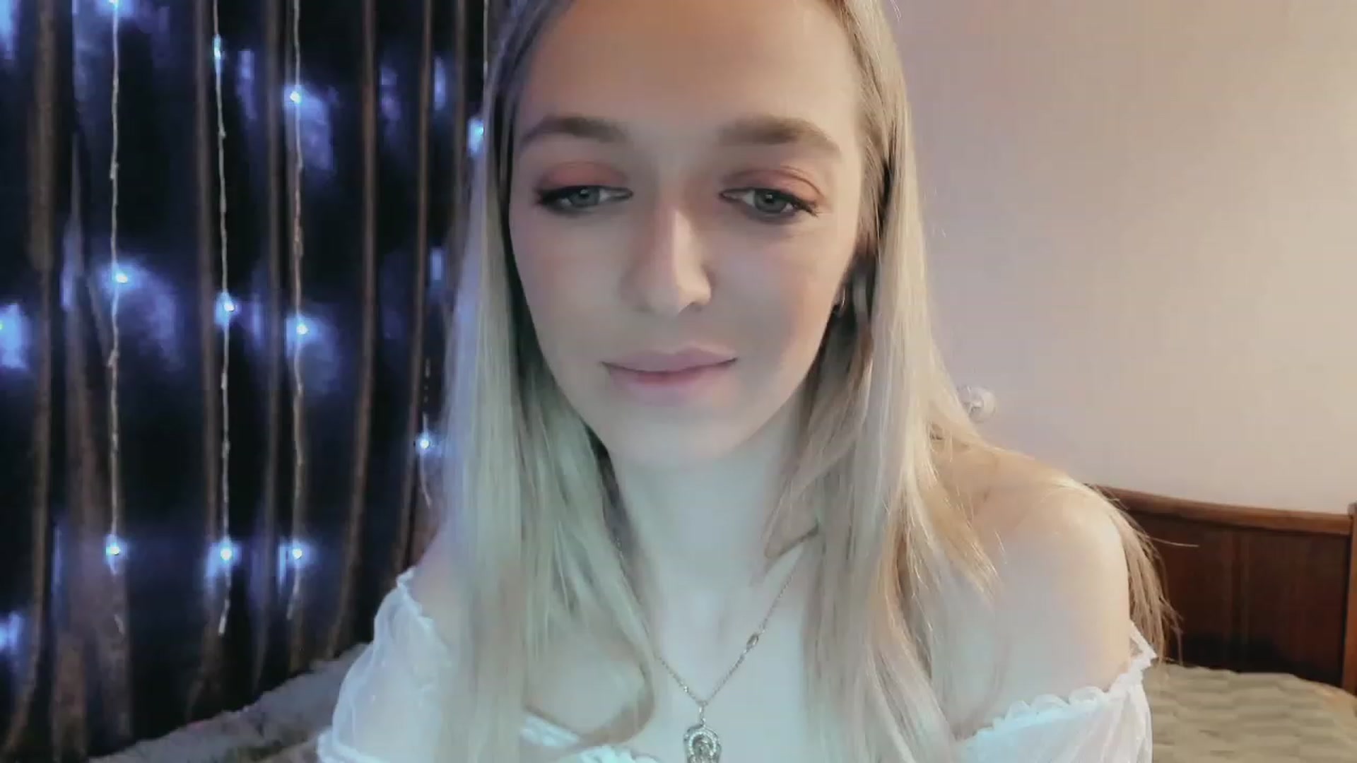 Gallery image thumbnail from Ambri_Lili's myfreecams stream on, 03/26/2023, 18:12 image 5 of 20