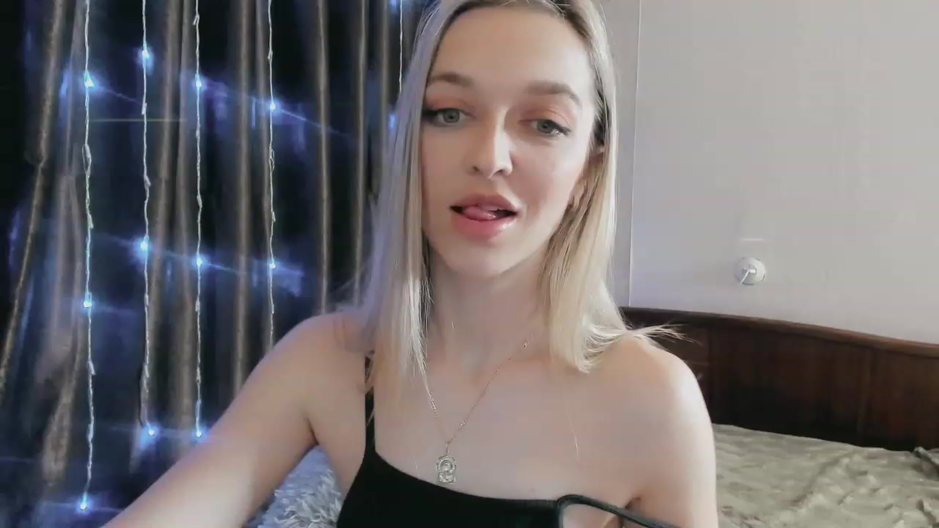 Gallery image thumbnail from Ambri_Lili's myfreecams stream on, 03/31/2023, 17:35 image 14 of 20