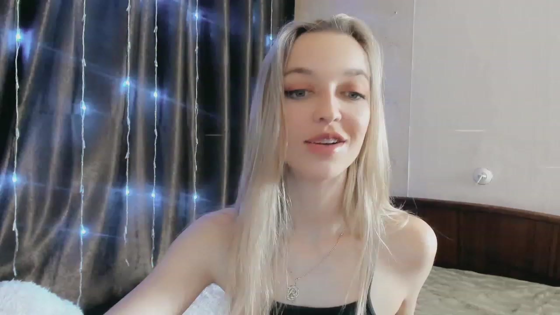 Gallery image thumbnail from Ambri_Lili's myfreecams stream on, 03/31/2023, 17:35 image 8 of 20