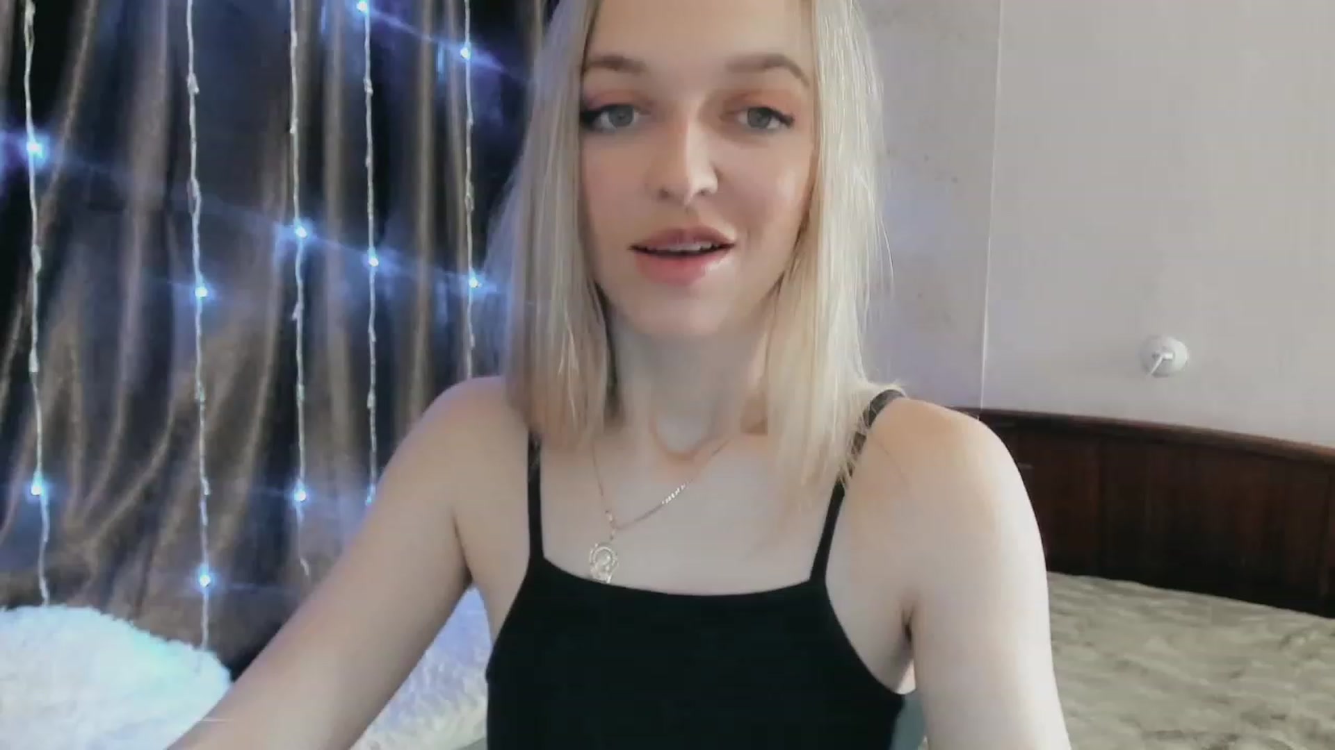 Gallery image thumbnail from Ambri_Lili's myfreecams stream on, 03/31/2023, 17:35 image 5 of 20