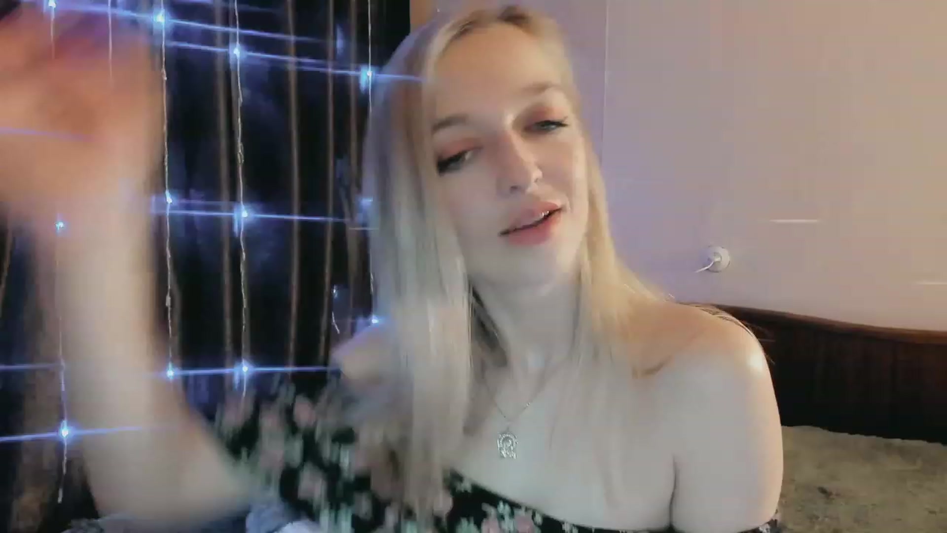 Gallery image thumbnail from Ambri_Lili's myfreecams stream on, 04/02/2023, 17:19 image 4 of 20