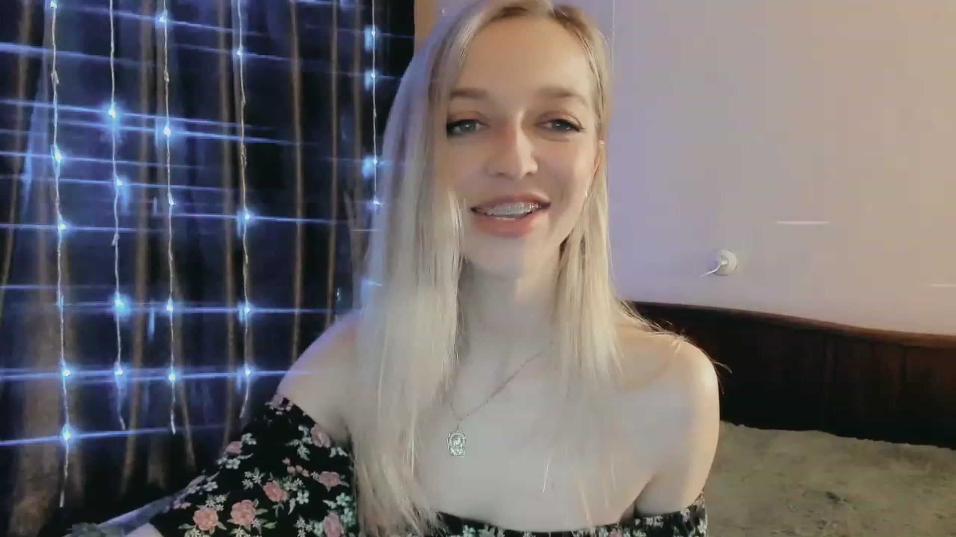 Gallery image thumbnail from Ambri_Lili's myfreecams stream on, 04/02/2023, 17:19 image 3 of 20