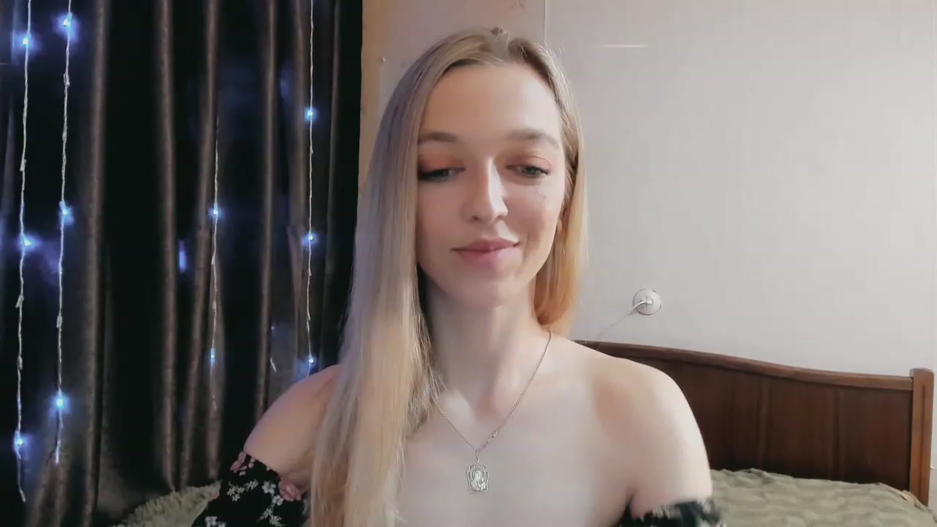 Gallery image thumbnail from Ambri_Lili's myfreecams stream on, 04/07/2023, 17:15 image 4 of 20