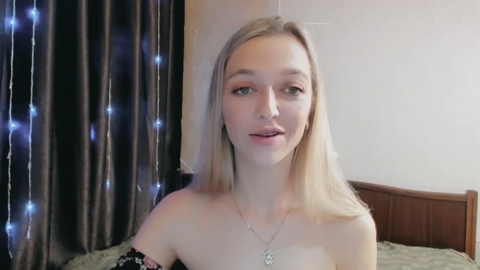 Gallery image thumbnail from Ambri_Lili's myfreecams stream on, 04/07/2023, 17:15 image 12 of 20