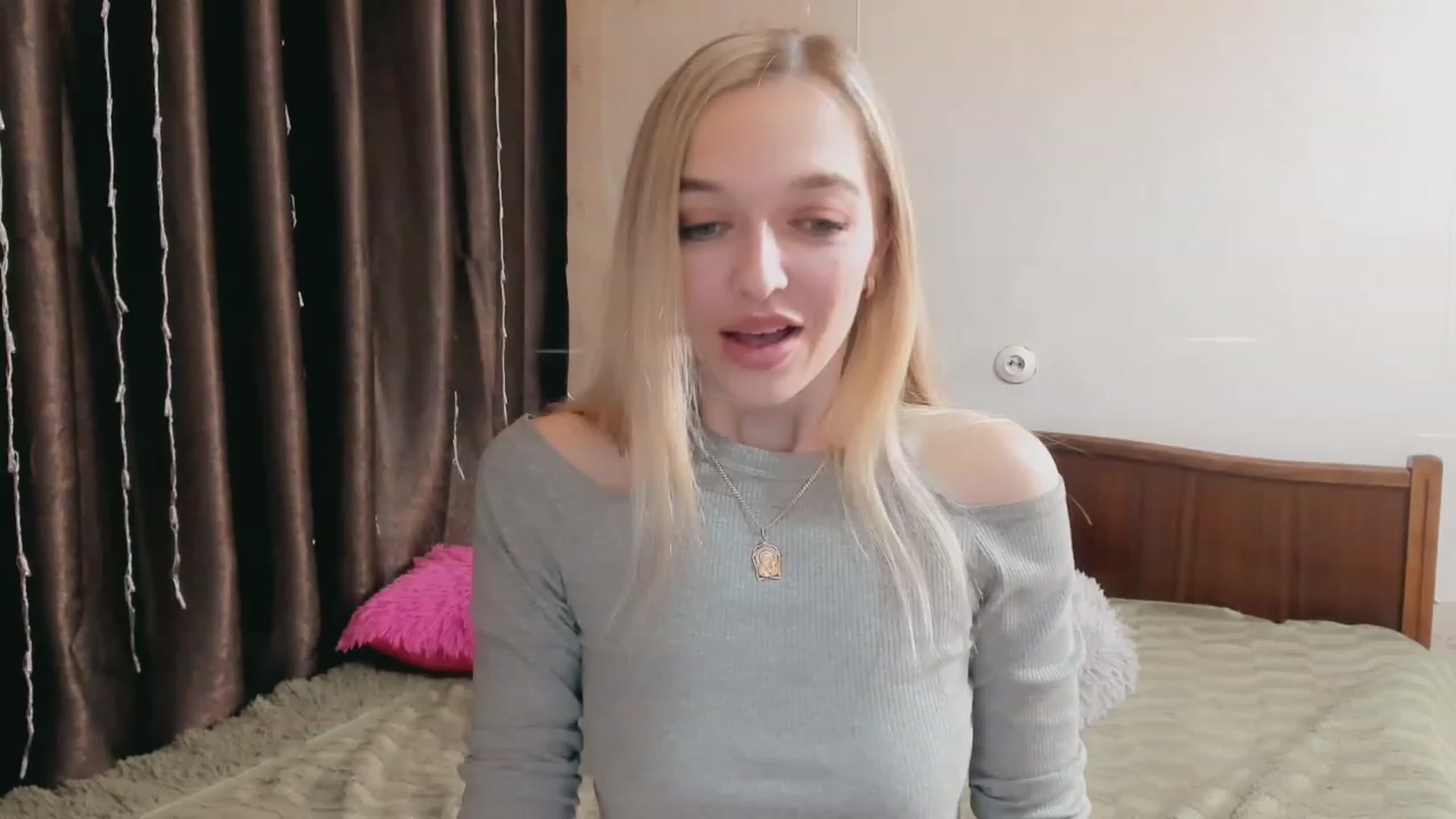 Gallery image thumbnail from Ambri_Lili's myfreecams stream on, 04/09/2023, 16:22 image 2 of 20
