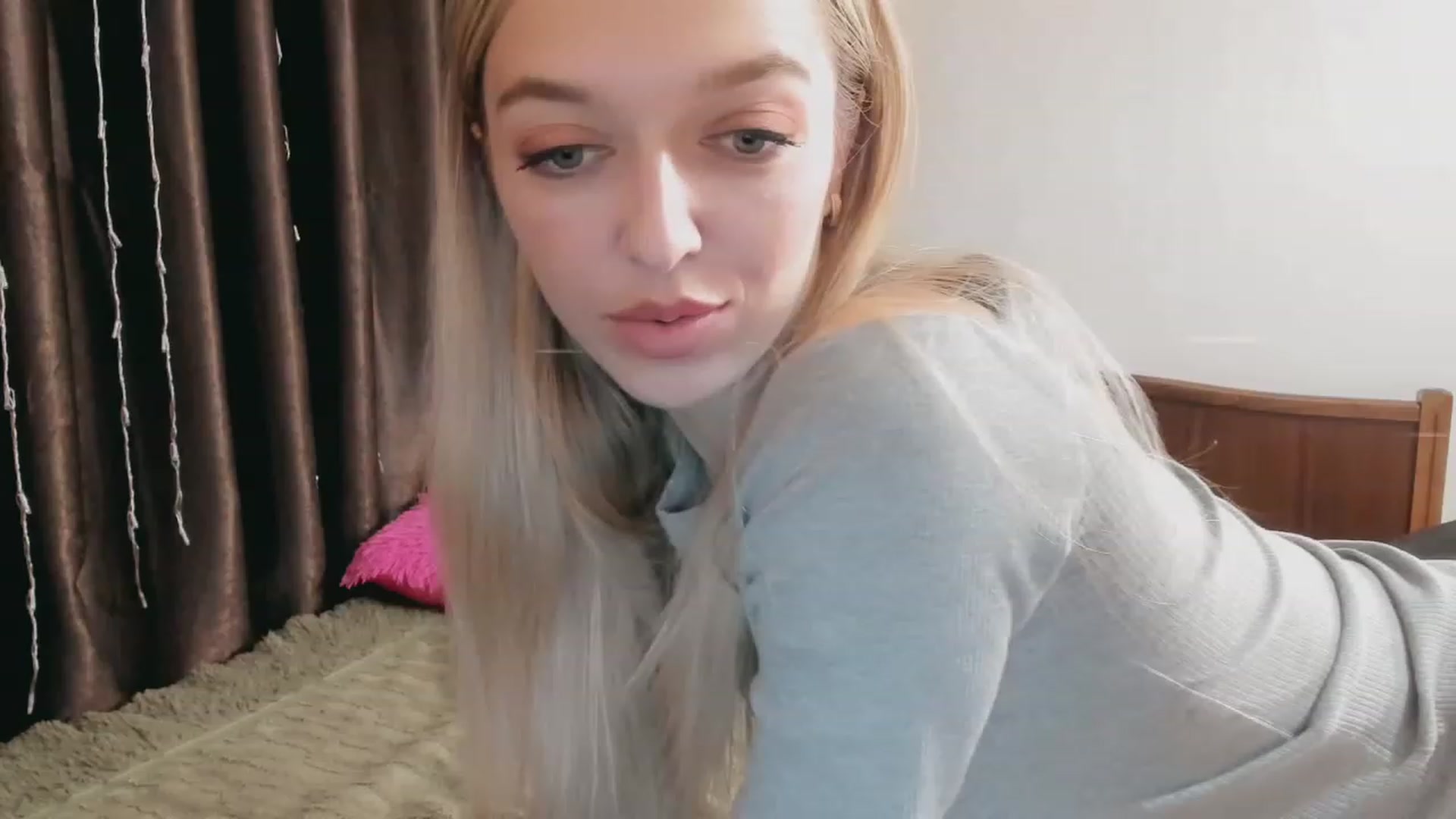 Gallery image thumbnail from Ambri_Lili's myfreecams stream on, 04/09/2023, 16:22 image 15 of 20