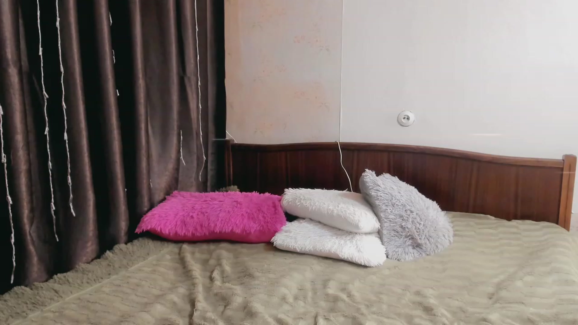 Gallery image thumbnail from Ambri_Lili's myfreecams stream on, 04/09/2023, 16:22 image 14 of 20
