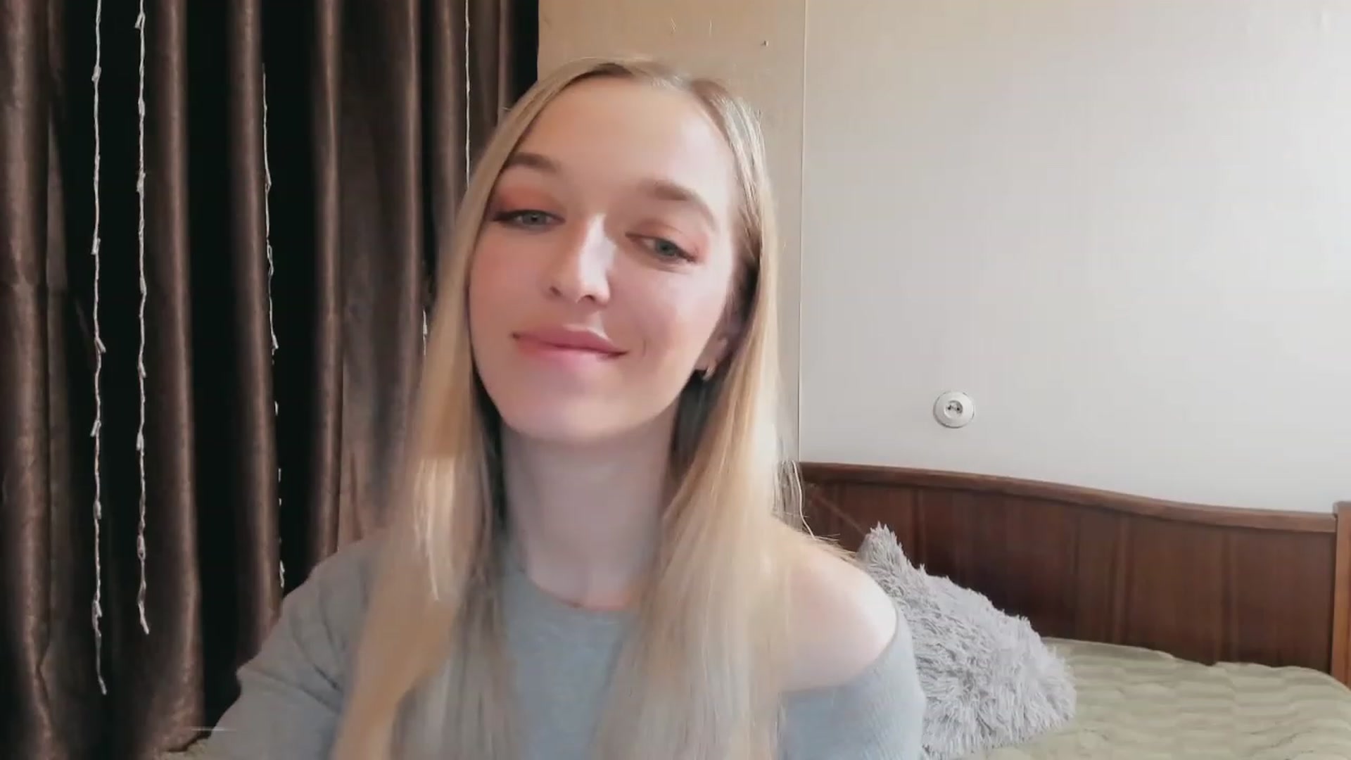 Gallery image thumbnail from Ambri_Lili's myfreecams stream on, 04/09/2023, 17:19 image 6 of 20