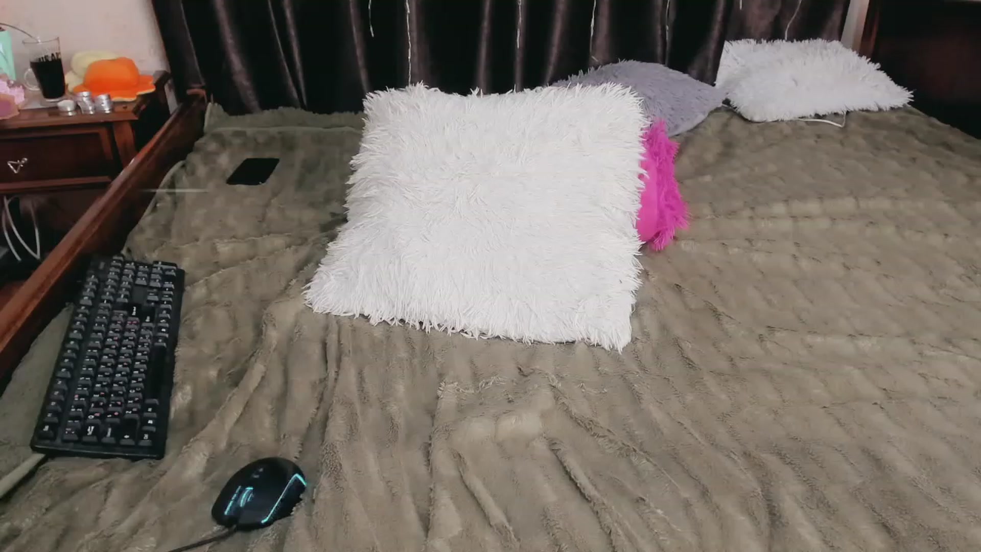 Gallery image thumbnail from Ambri_Lili's myfreecams stream on, 04/13/2023, 17:03 image 6 of 20